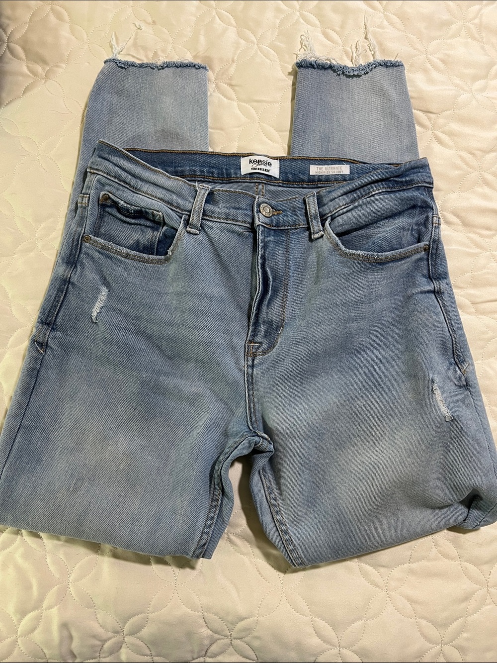 kensie the ultimate high rise skinny Light Wash Ankle-Crop Jeans